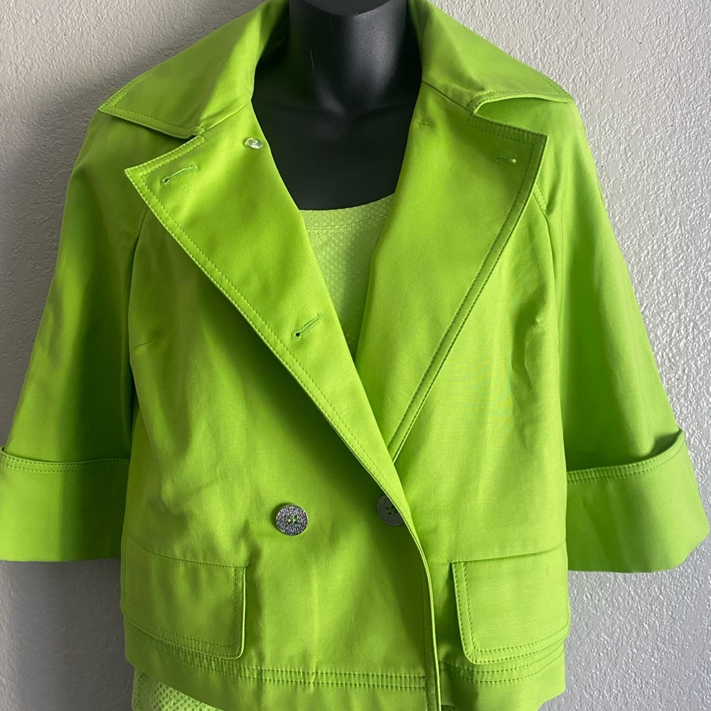 St. John Green Blazer with Tailored Lapel Design